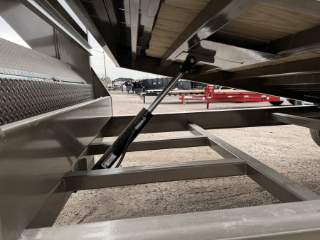 New 2026 Load Trail BLACK FRIDAY 7-24 Single Wheel Gooseneck Tilt Equipment Hauler 14K GVWR