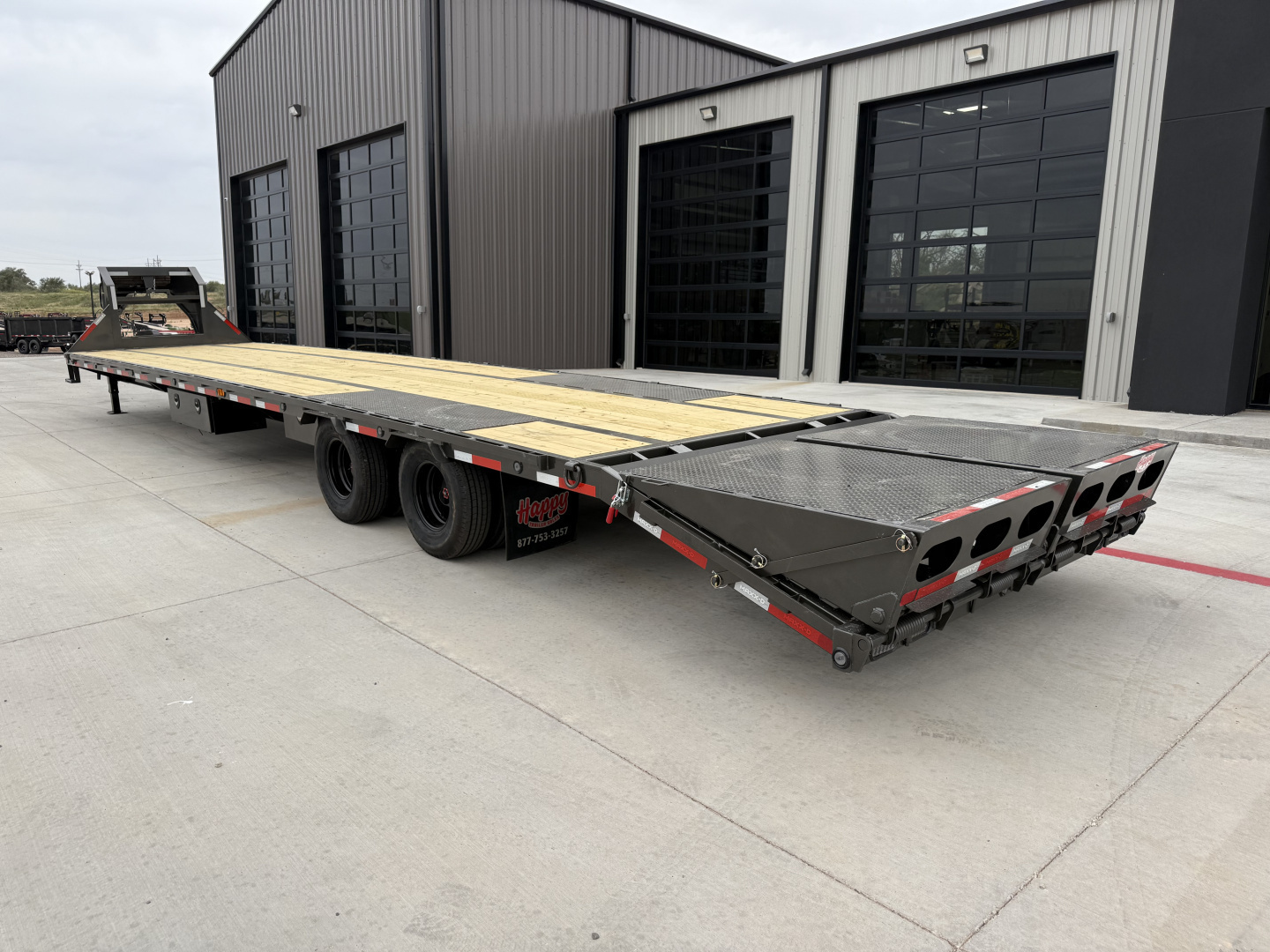 New 2026 102”x40’ Engineered MAXX-D GN Air-Ride Flatbed w/ Duals – LDX