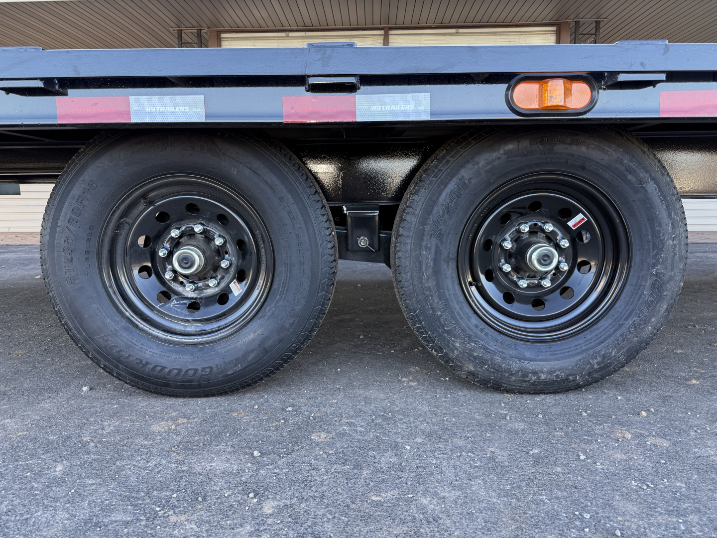 New 2025 PJ 102"x22' Deckover Hydraulic Tilt Trailer – T8