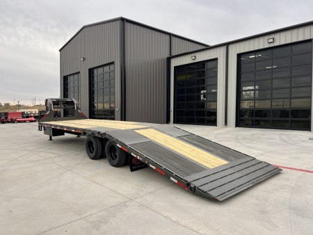 New 2026 MAXX-D 102”x32’ Gooseneck Hydraulic Dovetail Flatbed w/ Duals – YDX