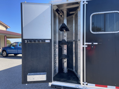 Used 2016 Exiss Trailers 7308 Horse Trailer