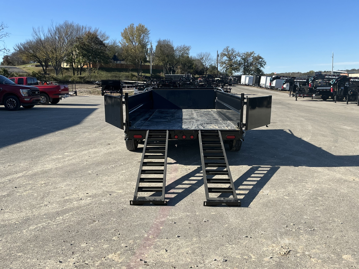 New 2026 PJ 83"x14' BP Tandem Axle Low Pro Telescopic Dump w/ 24" Sides – DT Voyager Package