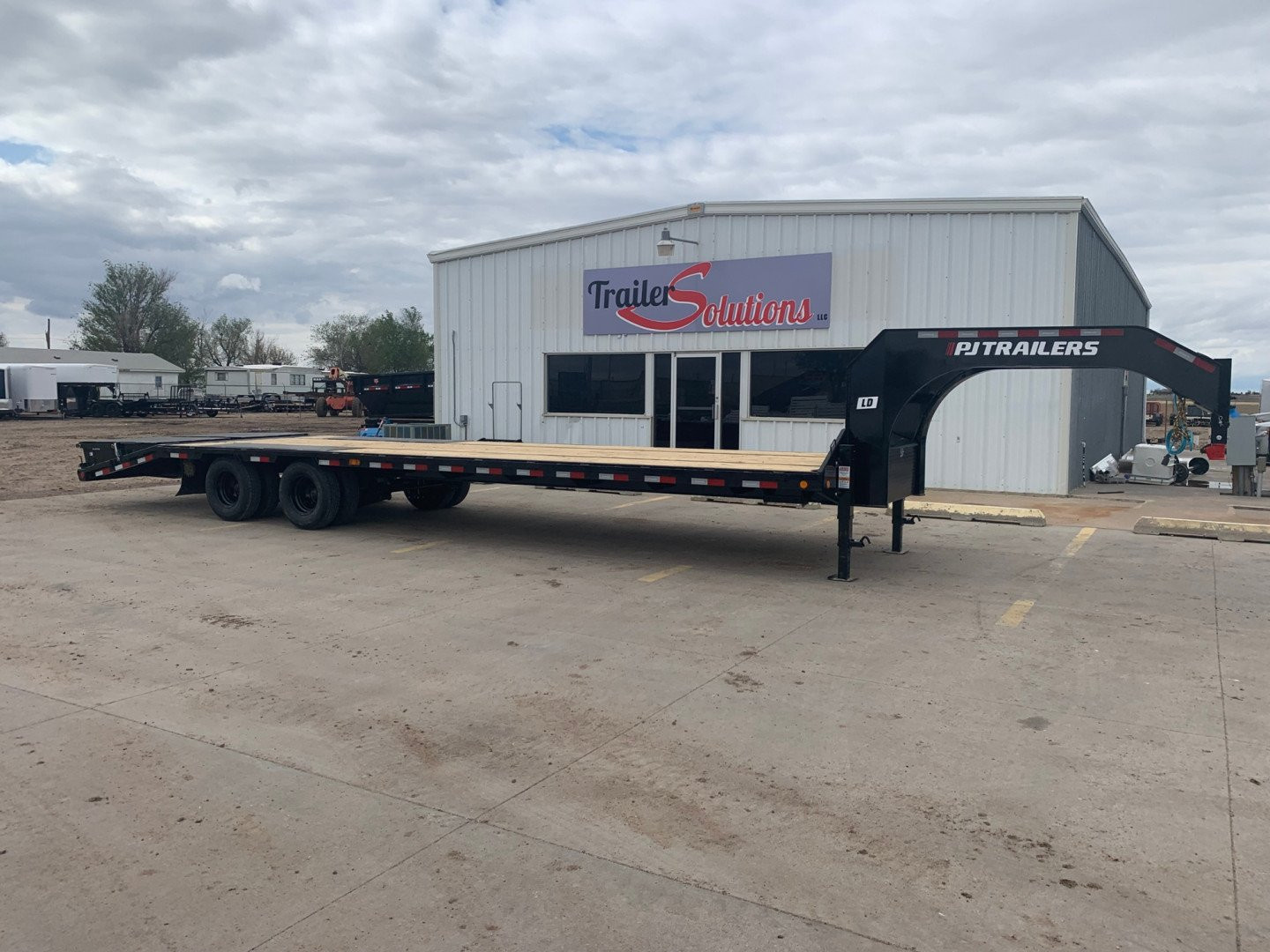New 2026 PJ Trailers LD322 32' X 102" Flatbed Trailer