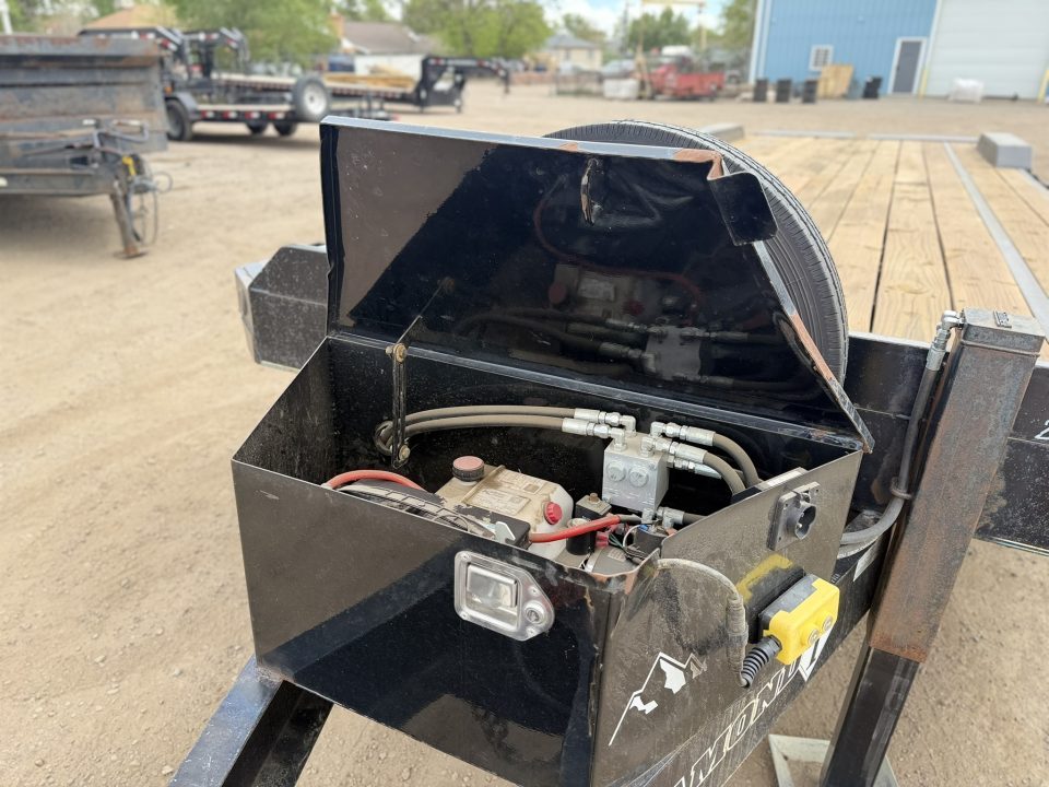 Used 2022 Diamond T 8.5-HD30 Buggy Car Hauler MAXX SS dove