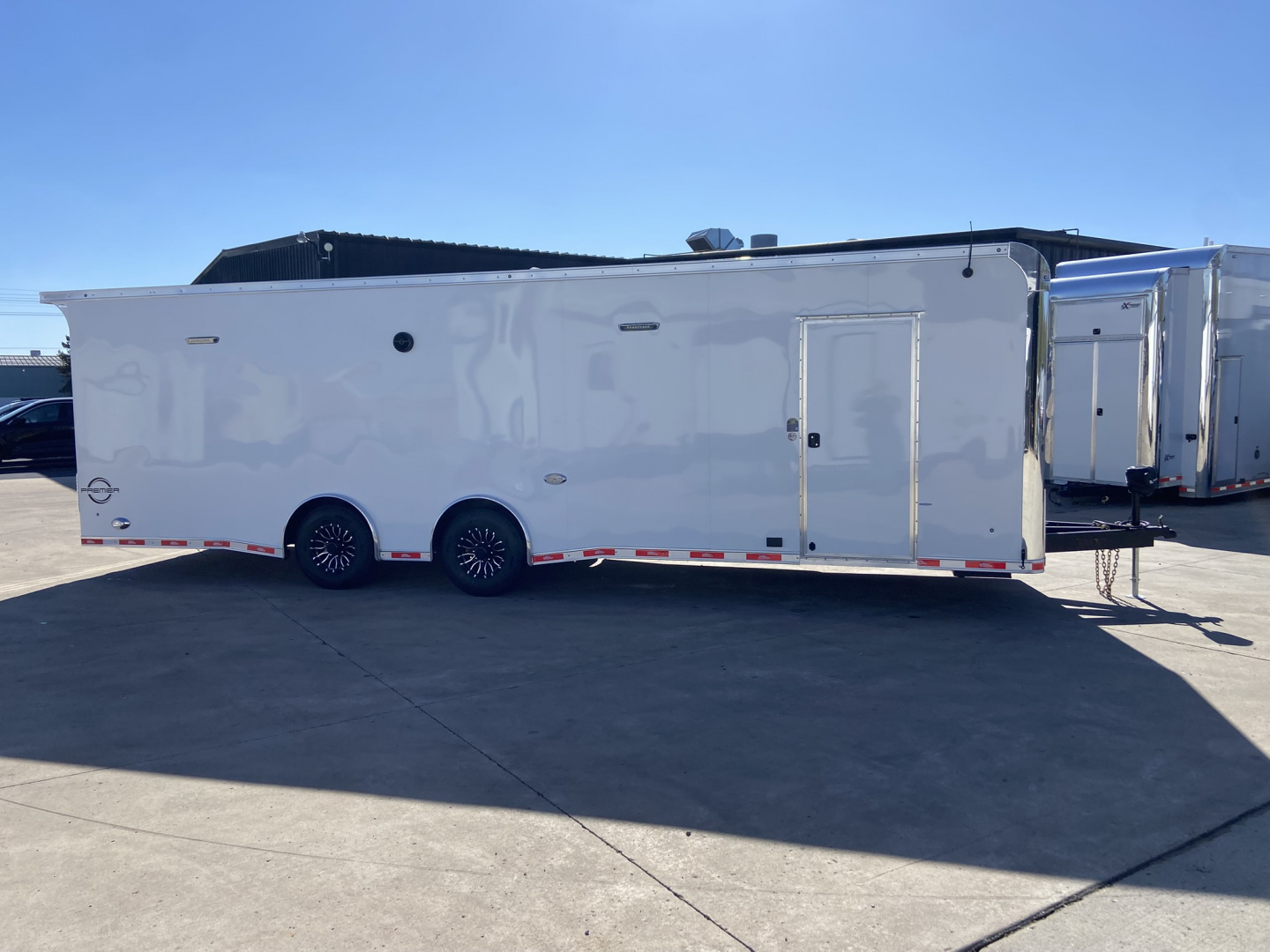 New United Racing Trailer PREM 28'