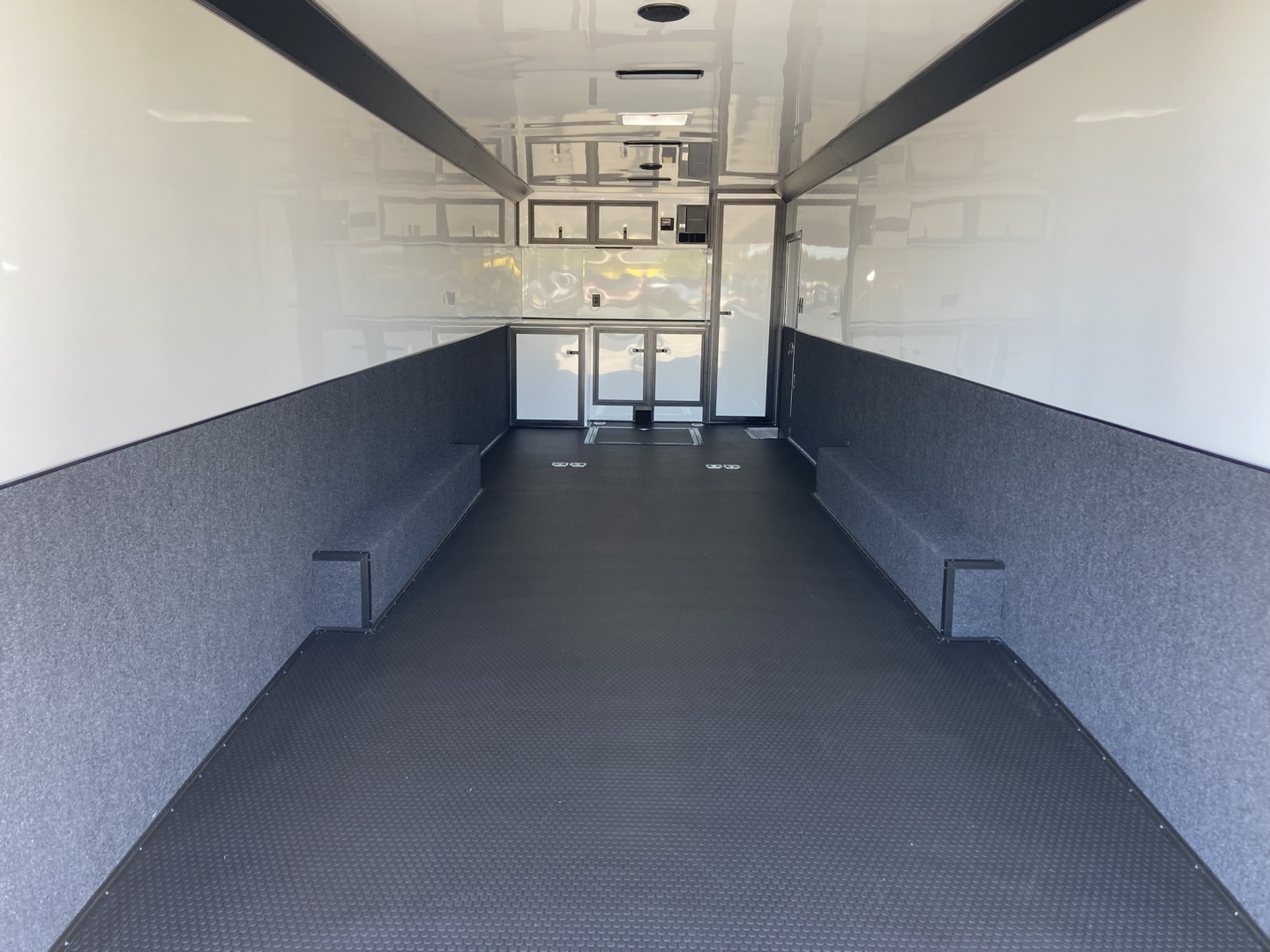 New United Racing Trailer PREM 28'