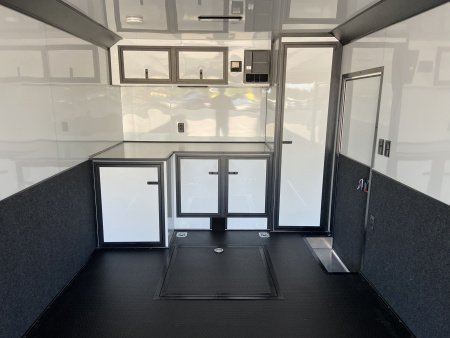 New United Racing Trailer PREM 28'