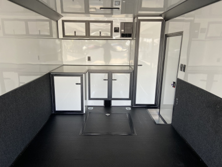 New United Racing Trailer PREM 28'