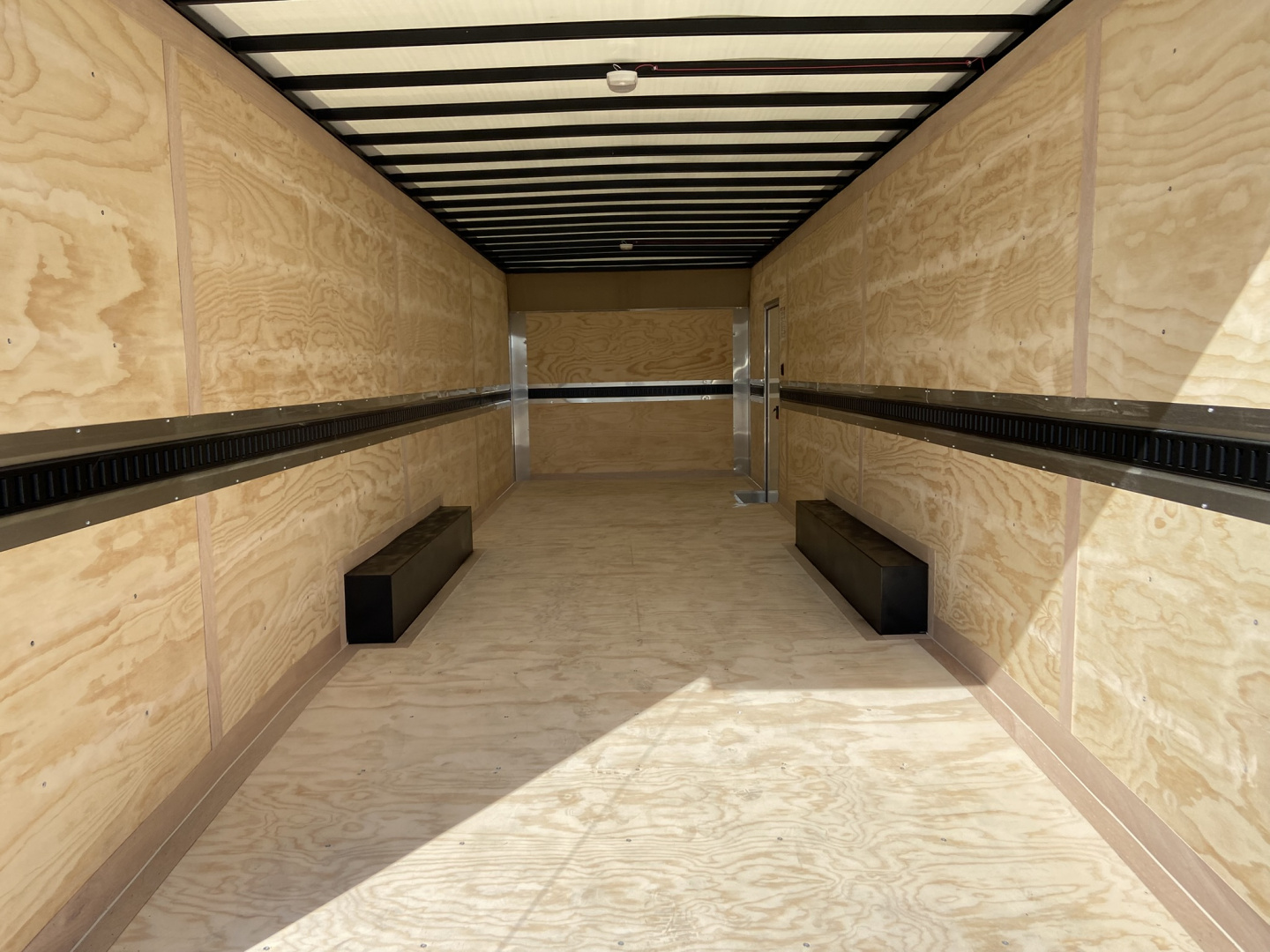 New United Trailers Car Hauler 28' UXT