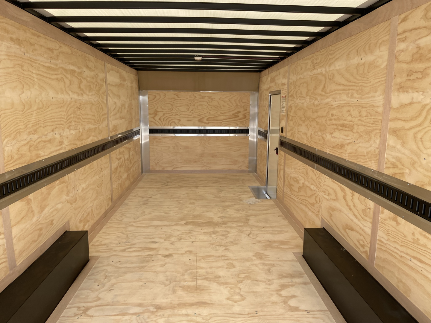 New United Trailers Car Hauler 28' UXT