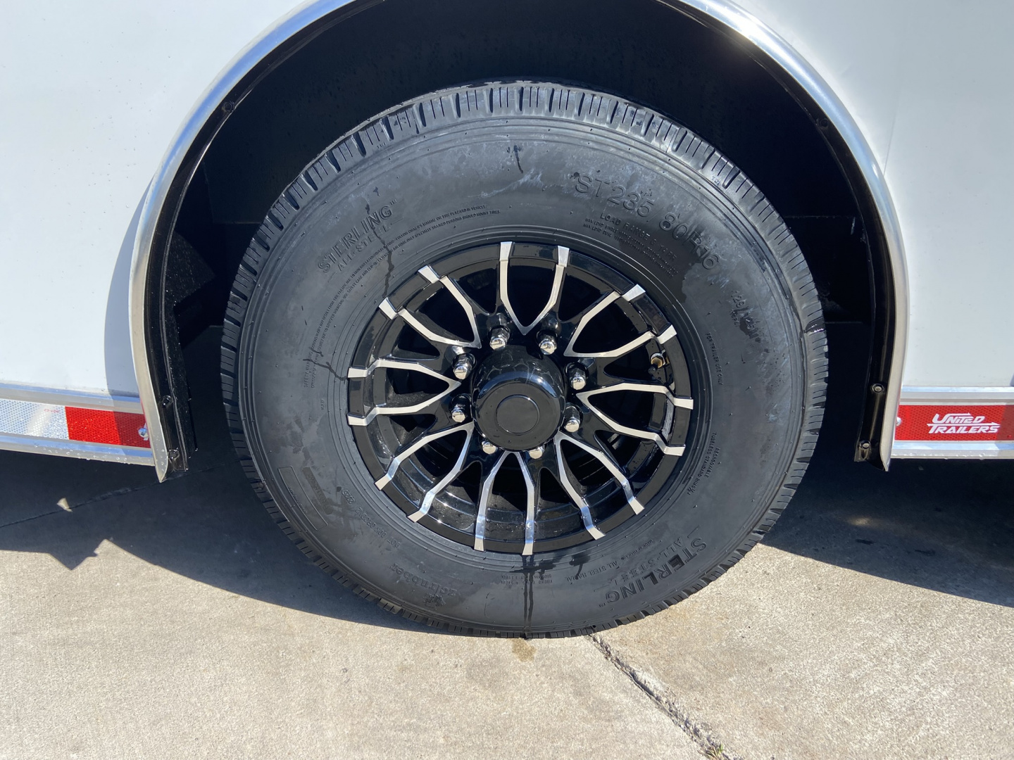 New United Trailers Car Hauler 28' UXT