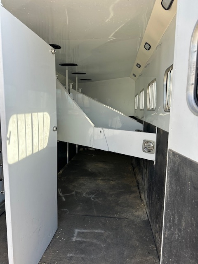 Used 2003 Trails West 4 Horse w 9' Homemade LQ