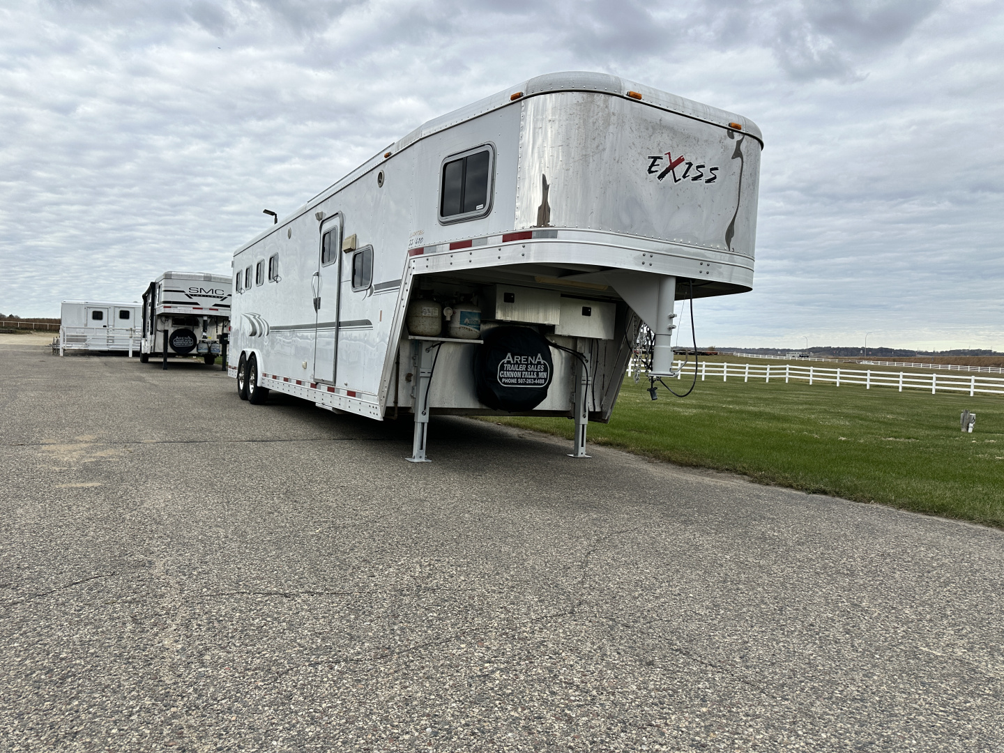 Used 2005 Exiss Trailers 4H 10' LQ Horse Trailer