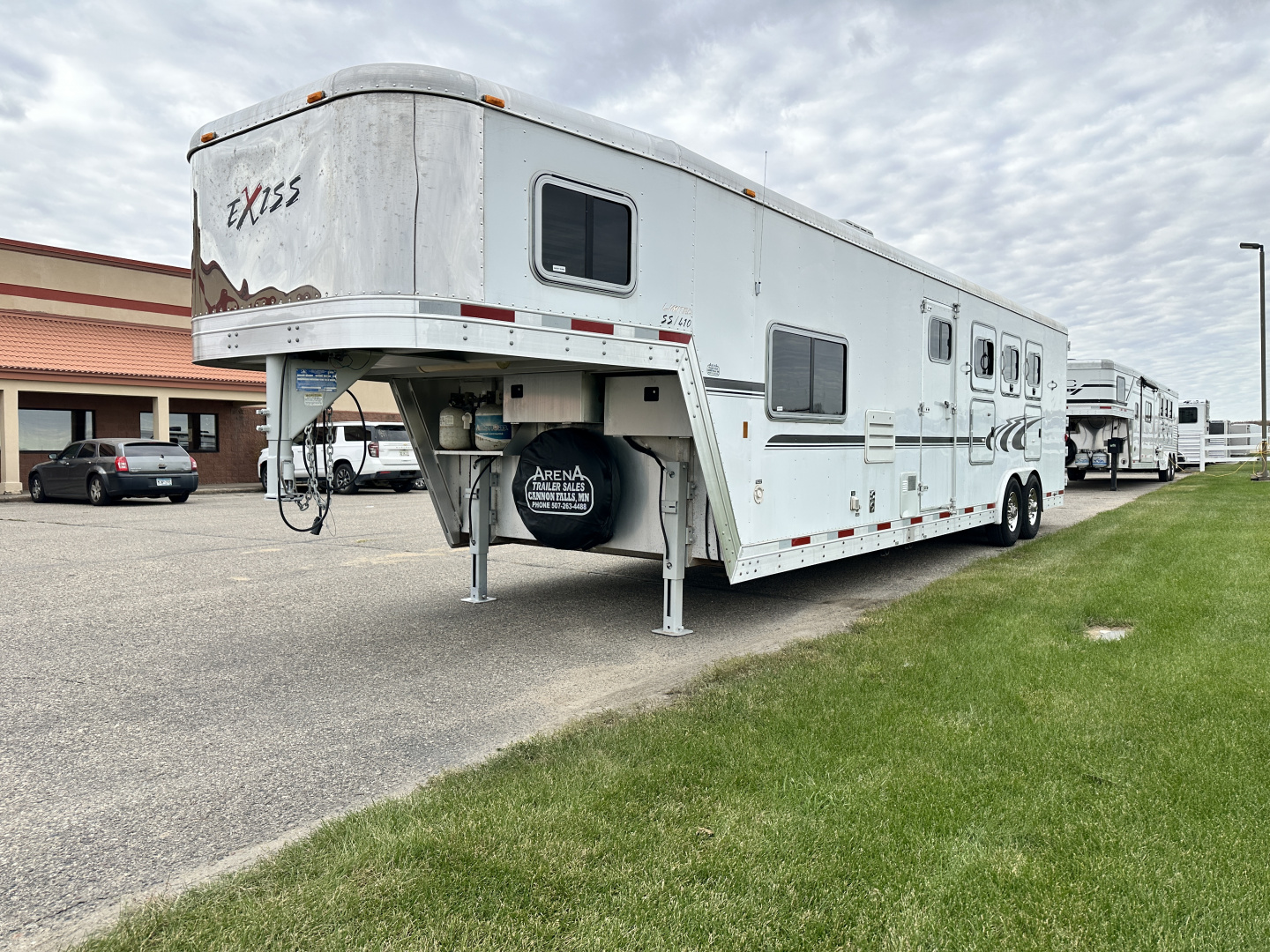Used 2005 Exiss Trailers 4H 10' LQ Horse Trailer
