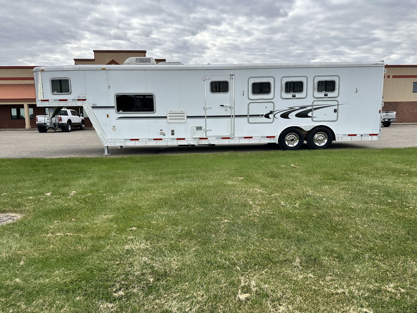Used 2005 Exiss Trailers 4H 10' LQ Horse Trailer