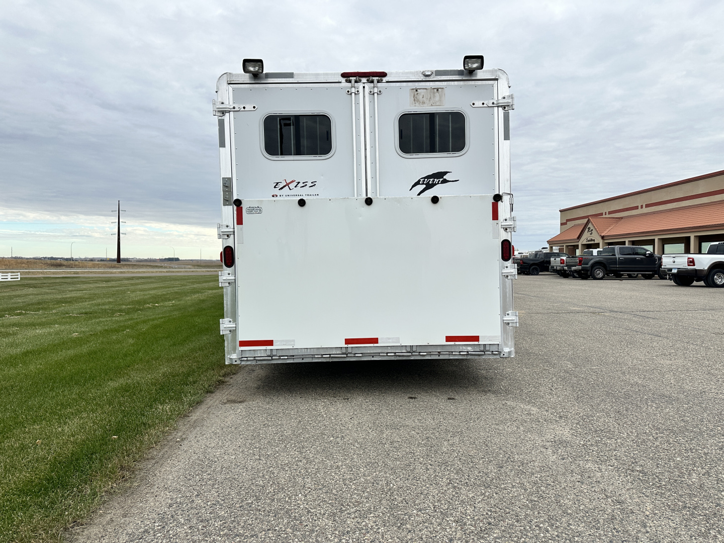 Used 2005 Exiss Trailers 4H 10' LQ Horse Trailer