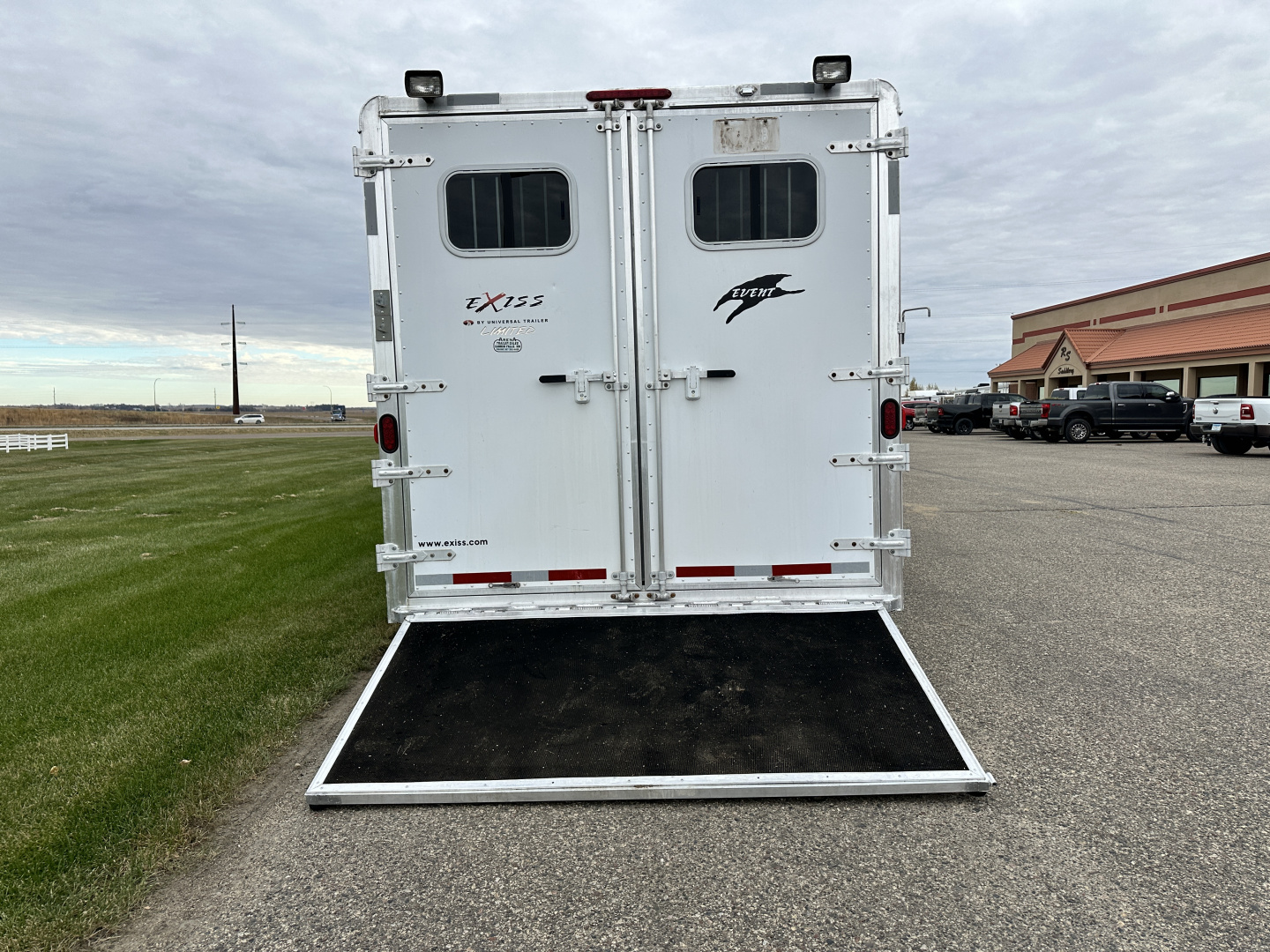 Used 2005 Exiss Trailers 4H 10' LQ Horse Trailer