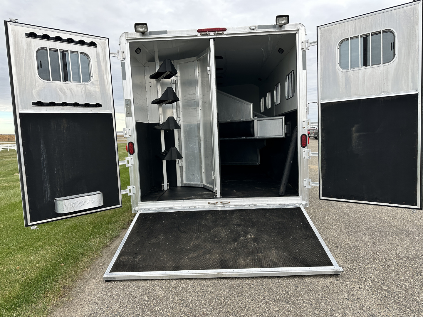 Used 2005 Exiss Trailers 4H 10' LQ Horse Trailer