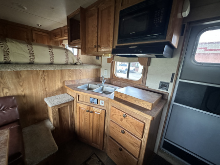 Used 2005 Exiss Trailers 4H 10' LQ Horse Trailer