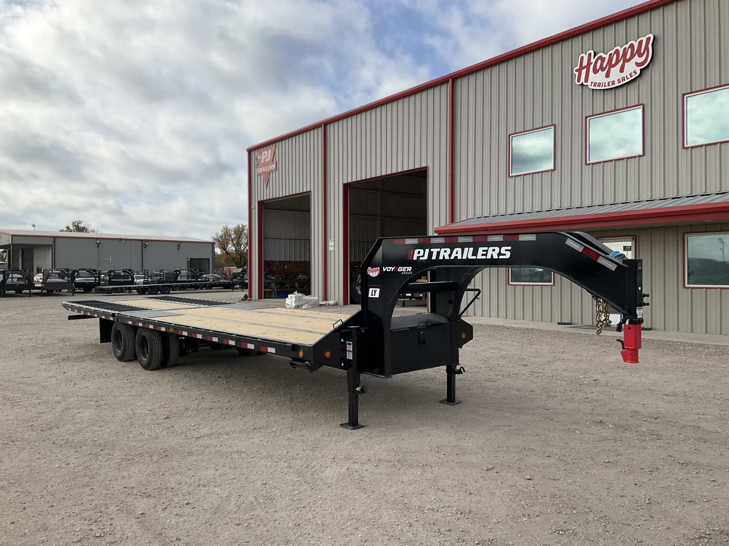 New 2026 PJ 102"x32' GN Low Pro Hydraulic Dovetail w/ Duals - LY