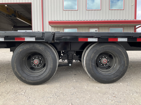 New 2026 PJ 102"x32' GN Low Pro Hydraulic Dovetail w/ Duals - LY