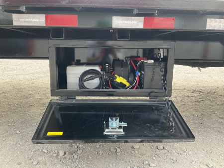 New 2026 PJ 102"x32' GN Low Pro Hydraulic Dovetail w/ Duals - LY