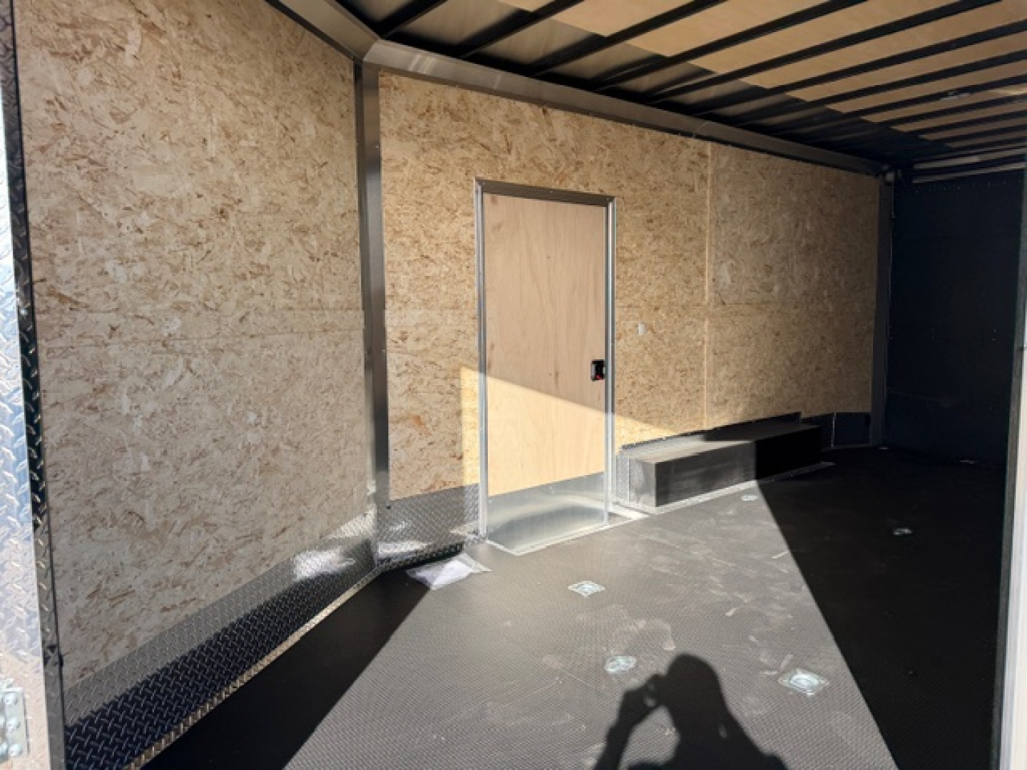 New 2026 Look Trailers Snowmobile Trailer ELEMENT - 8.5X21-- WITH RAMP IN V-NOSE