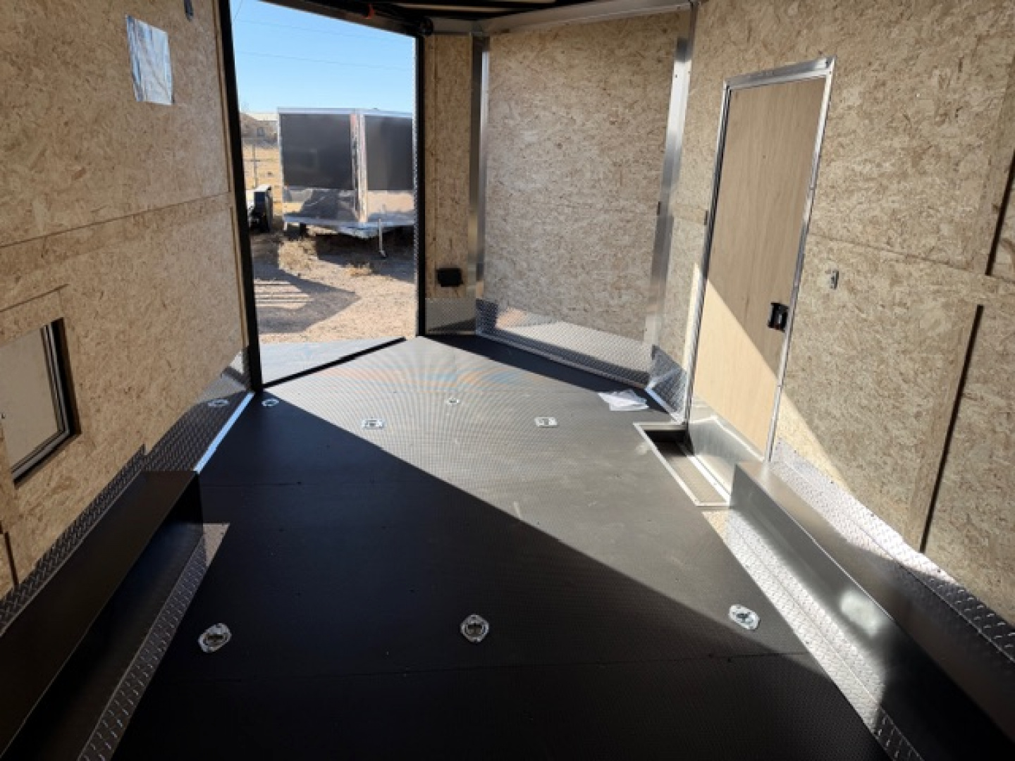 New 2026 Look Trailers Snowmobile Trailer ELEMENT - 8.5X21-- WITH RAMP IN V-NOSE