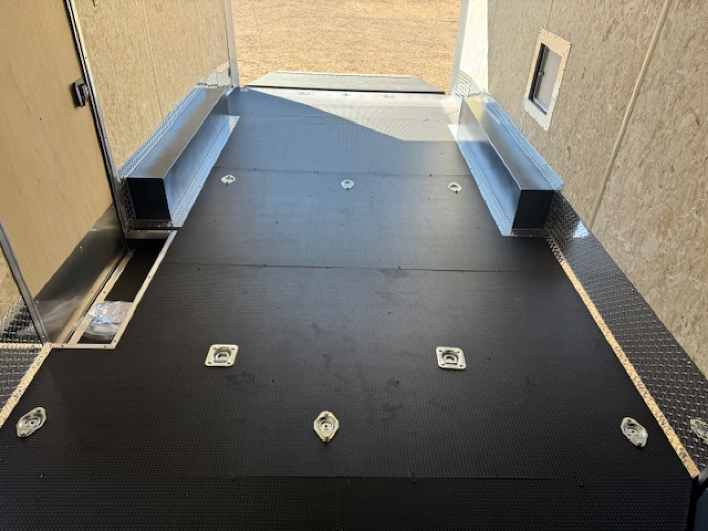 New 2026 Look Trailers Snowmobile Trailer ELEMENT - 8.5X21-- WITH RAMP IN V-NOSE