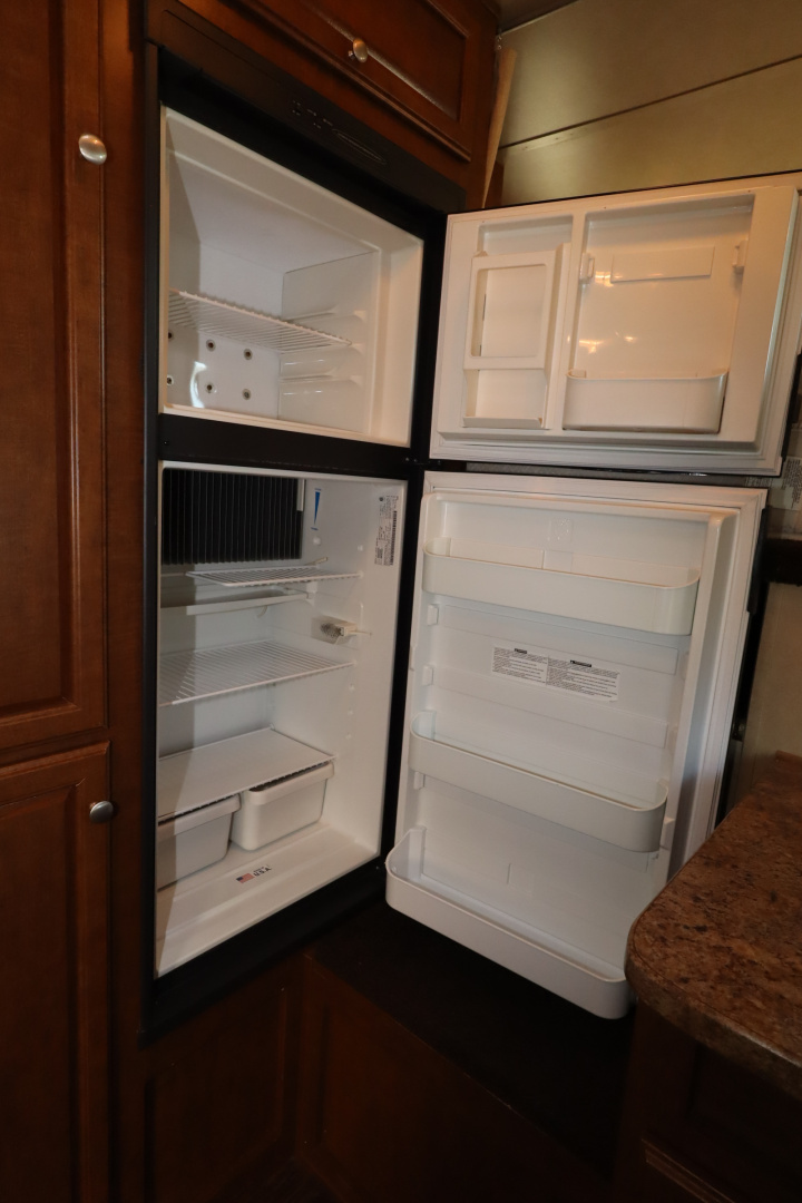 Used 2014 Bison Trailers 3 Place LQ Horse Trailer