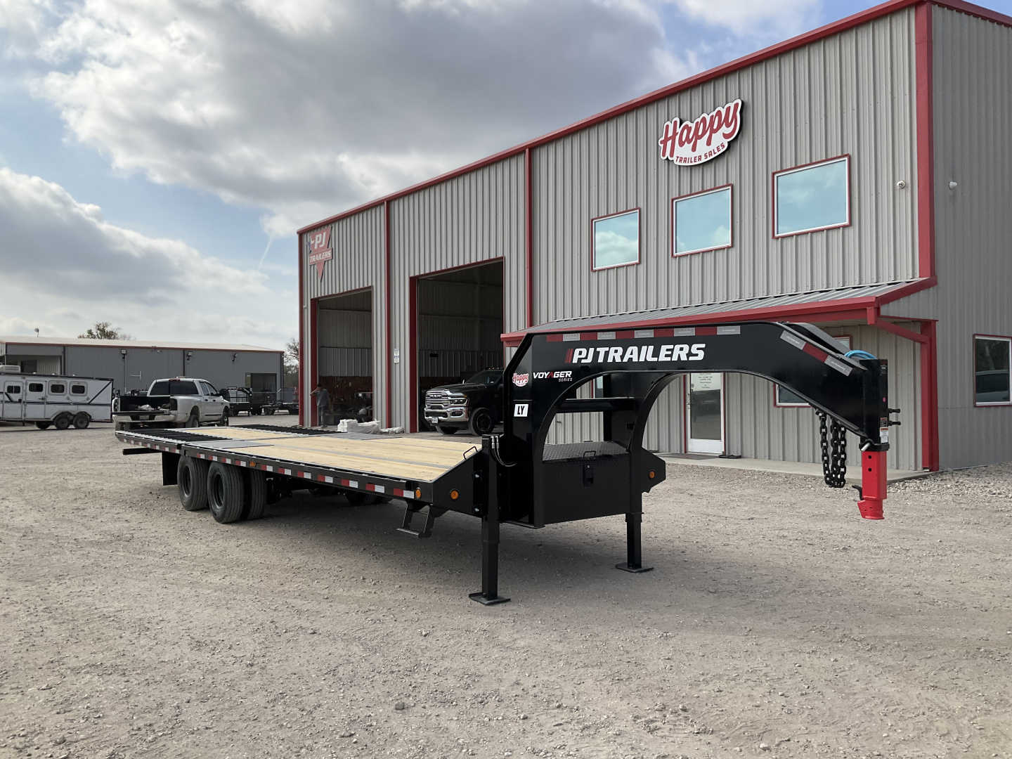 New 2026 PJ 102"x32' GN Low Pro Hydraulic Dovetail w/ Duals - LY