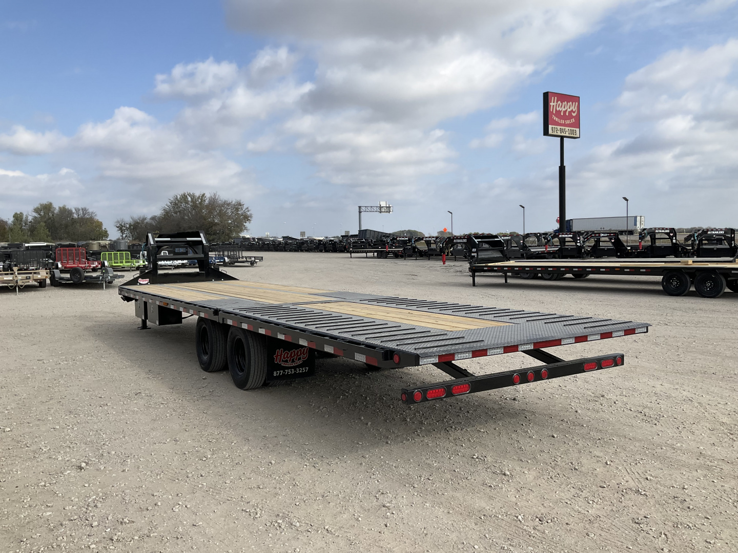 New 2026 PJ 102"x32' GN Low Pro Hydraulic Dovetail w/ Duals - LY