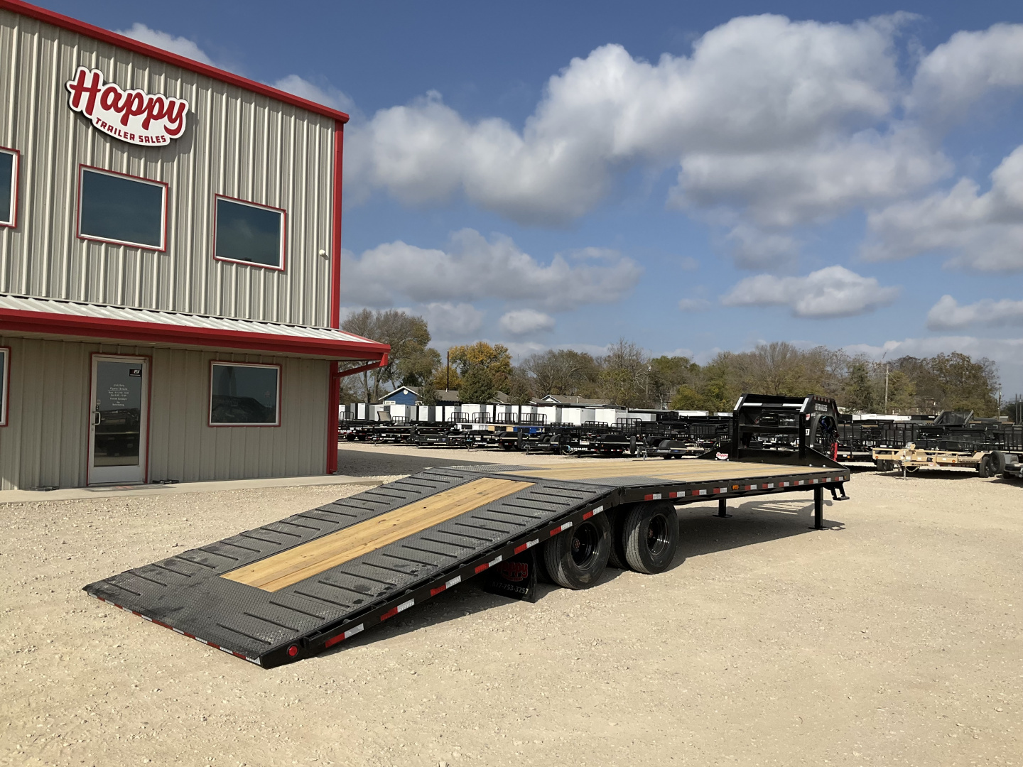 New 2026 PJ 102"x32' GN Low Pro Hydraulic Dovetail w/ Duals - LY