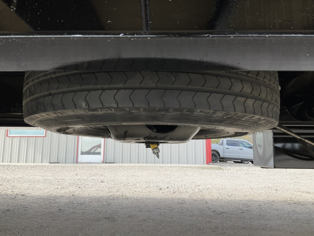 New 2026 PJ 102"x32' GN Low Pro Hydraulic Dovetail w/ Duals - LY