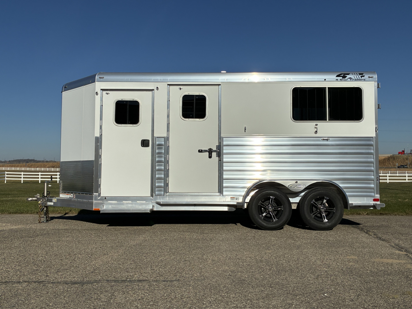 New 2026 4-Star 2 Horse Straight Load with Side Ramp Horse Trailer