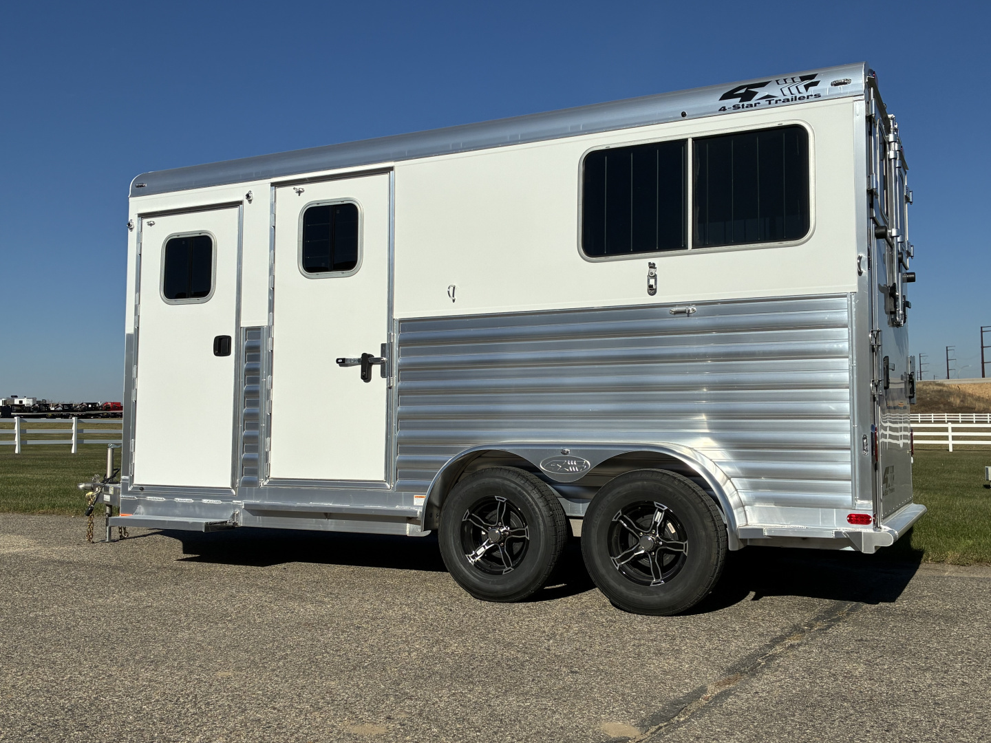 New 2026 4-Star 2 Horse Straight Load with Side Ramp Horse Trailer