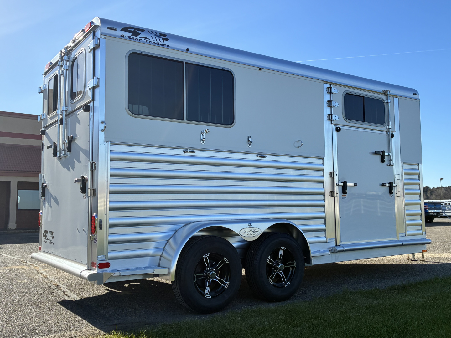 New 2026 4-Star 2 Horse Straight Load with Side Ramp Horse Trailer