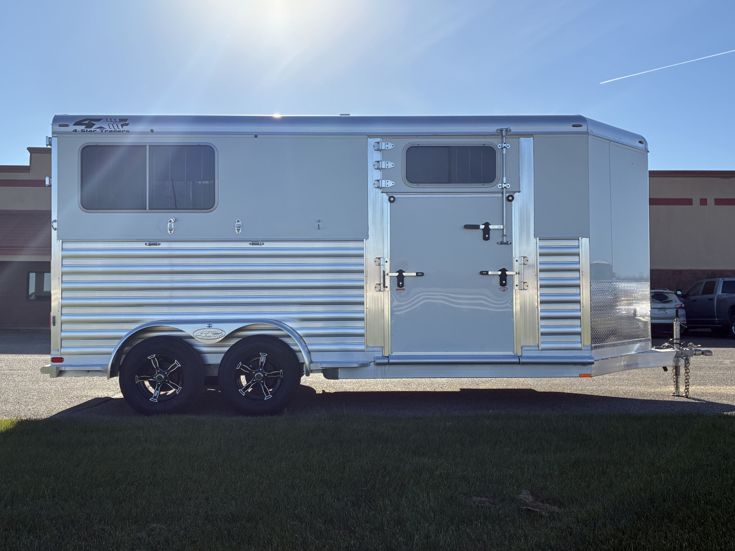 New 2026 4-Star 2 Horse Straight Load with Side Ramp Horse Trailer