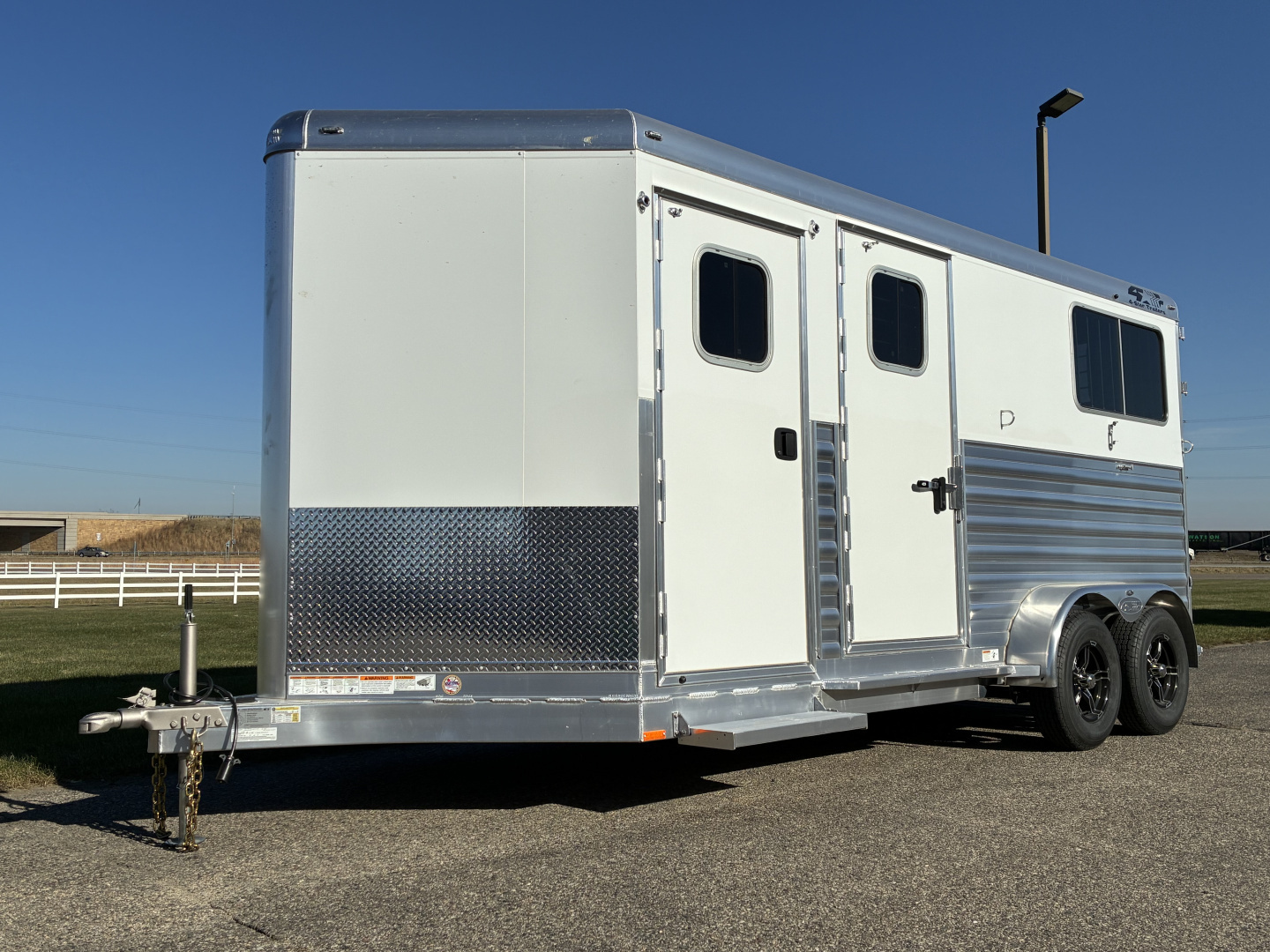 New 2026 4-Star 2 Horse Straight Load with Side Ramp Horse Trailer