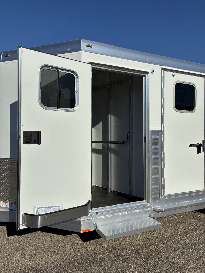 New 2026 4-Star 2 Horse Straight Load with Side Ramp Horse Trailer