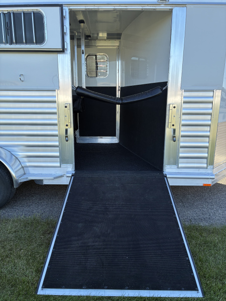 New 2026 4-Star 2 Horse Straight Load with Side Ramp Horse Trailer