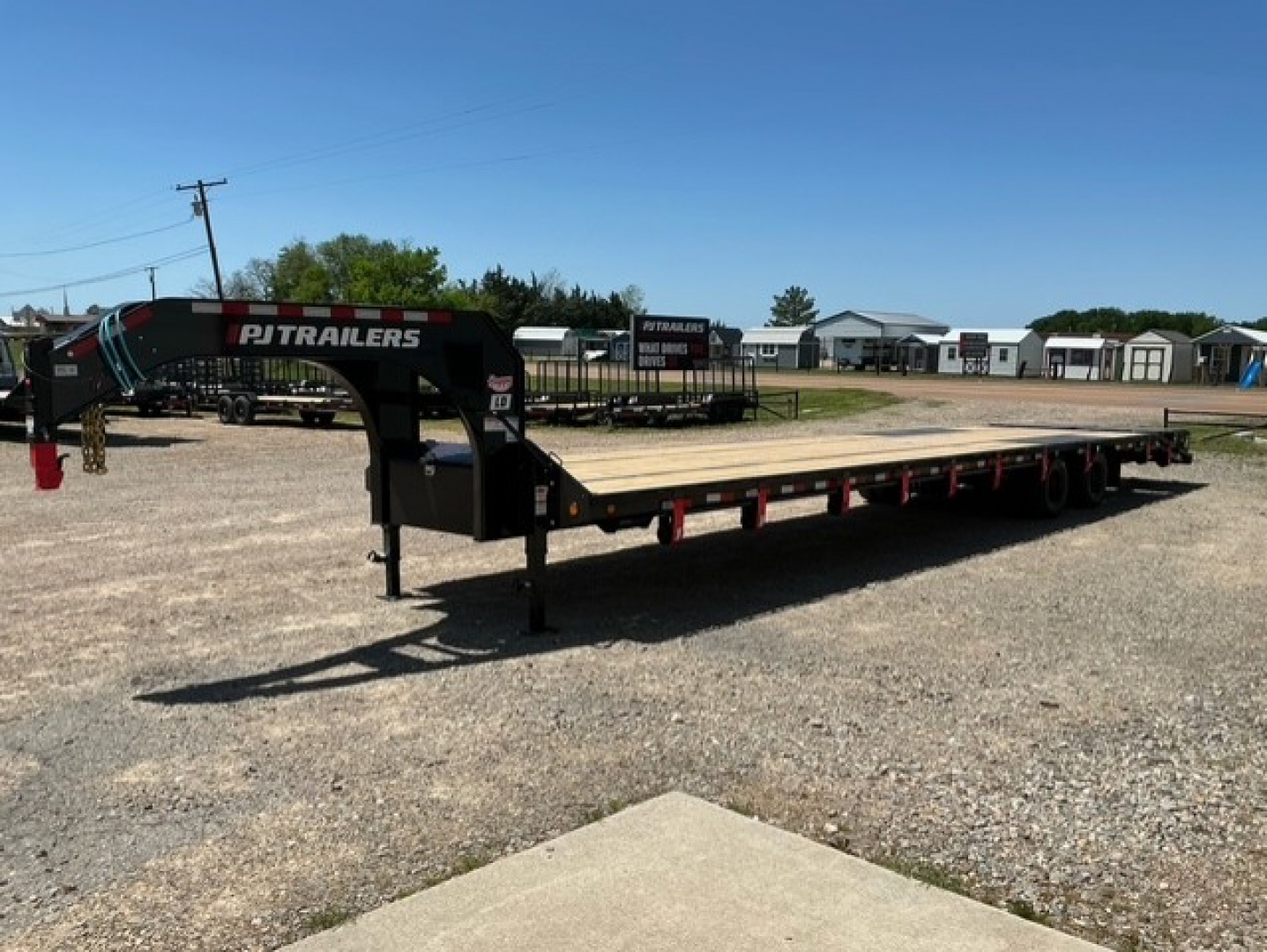 New 2026 PJ 102"x40' GN Low-Pro Flatbed w/ Duals - LD