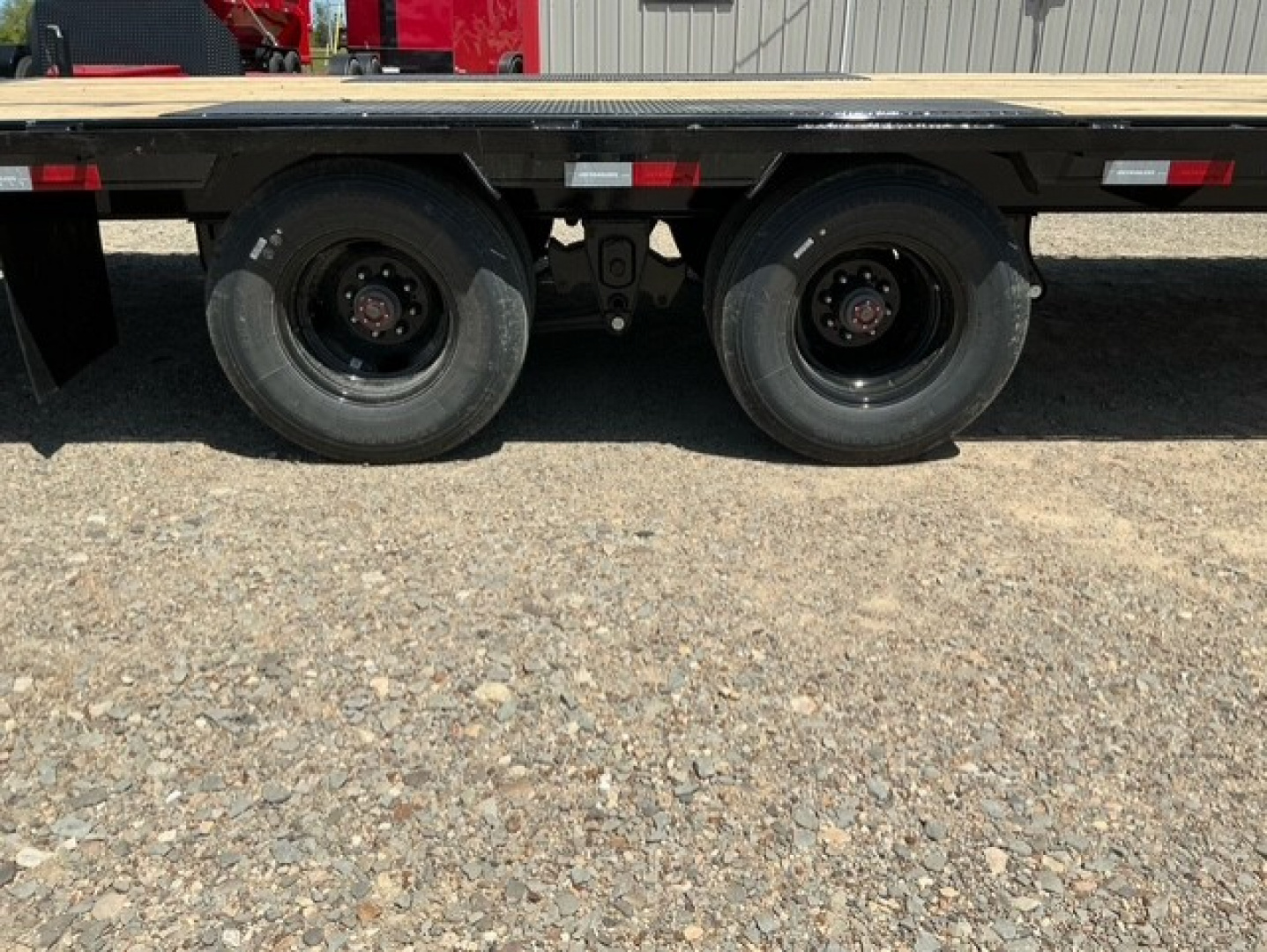 New 2026 PJ 102"x40' GN Low-Pro Flatbed w/ Duals - LD