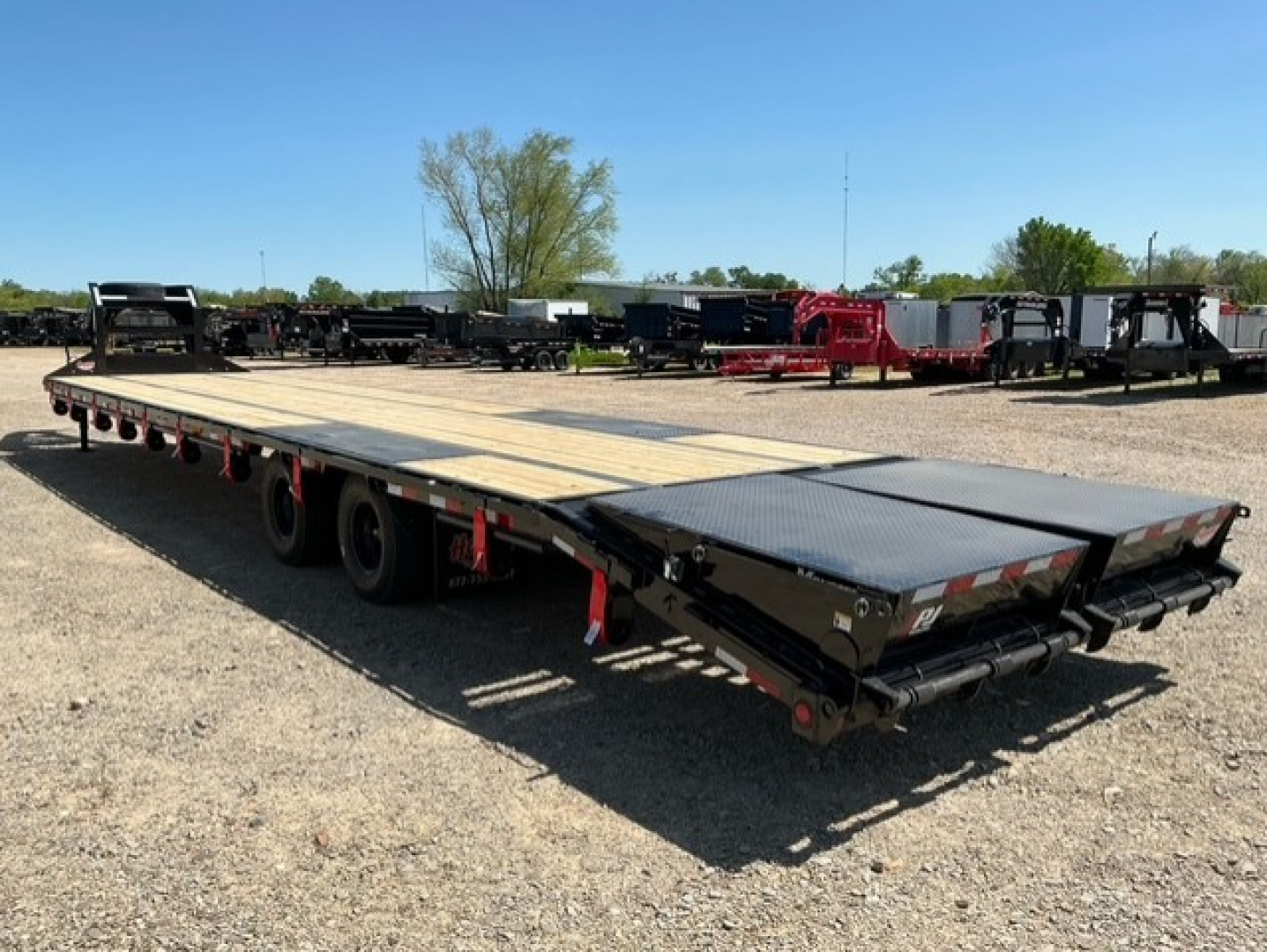 New 2026 PJ 102"x40' GN Low-Pro Flatbed w/ Duals - LD