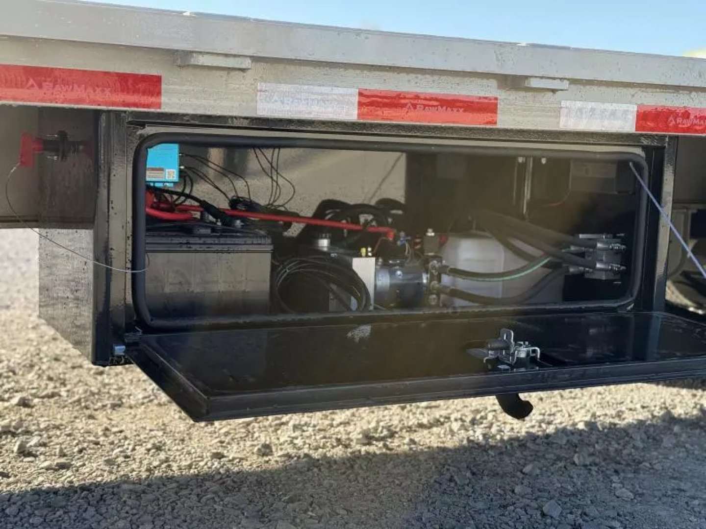 New 2026 RawMaxx HTX 102X32 GOOSENECK HYDRAULIC DISC BRAKE 11' HYDRAULIC DOVE/JACKS 30K GVWR