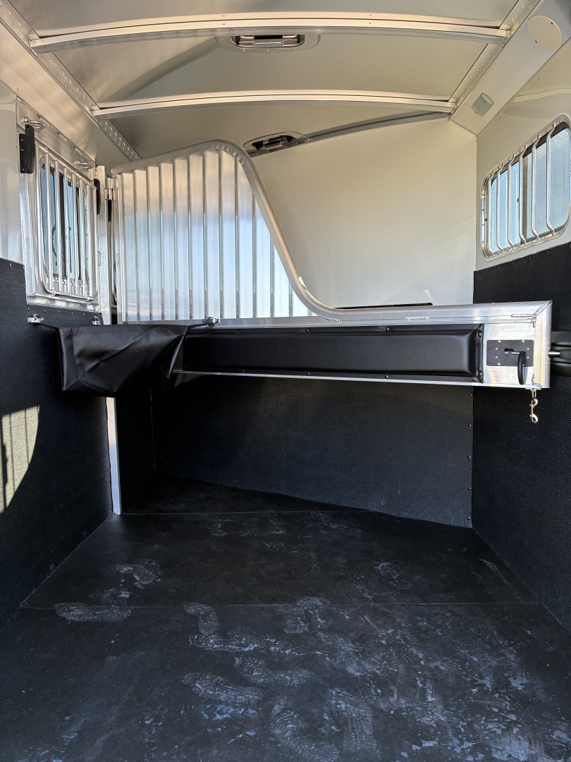 New 2026 4-Star 2 Horse Slant Load Horse Trailer