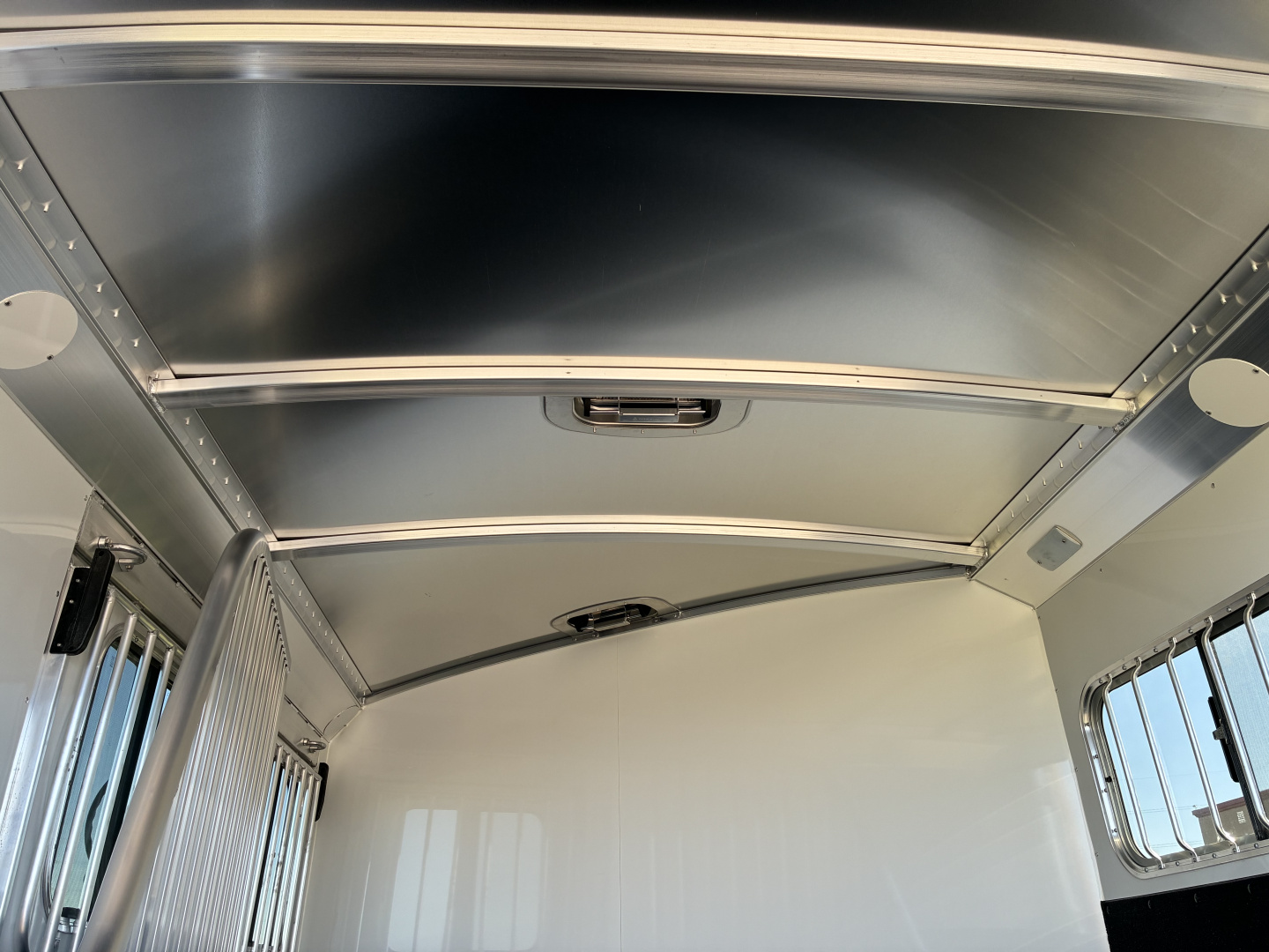 New 2026 4-Star 2 Horse Slant Load Horse Trailer