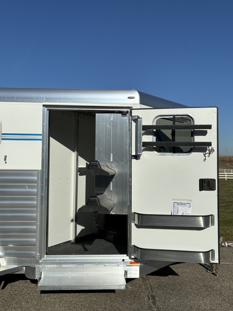 New 2026 4-Star 2 Horse Slant Load Horse Trailer