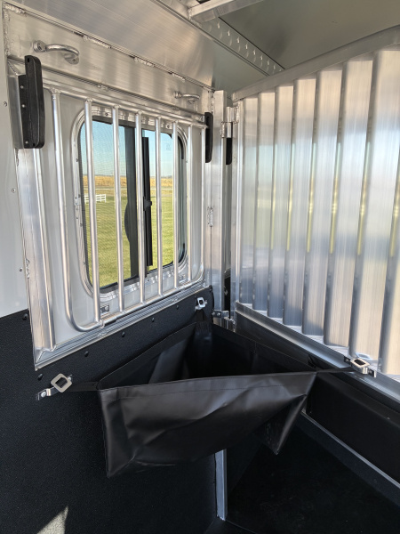 New 2026 4-Star 2 Horse Slant Load Horse Trailer