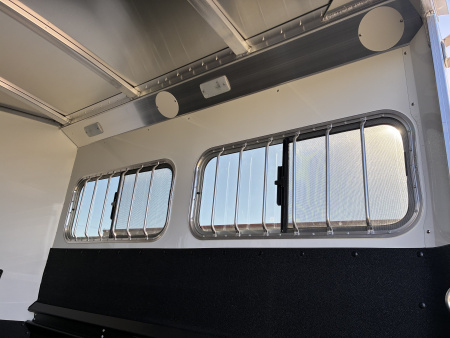 New 2026 4-Star 2 Horse Slant Load Horse Trailer